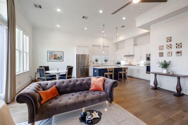 3306 W 12th Street, Houston, TX 77008