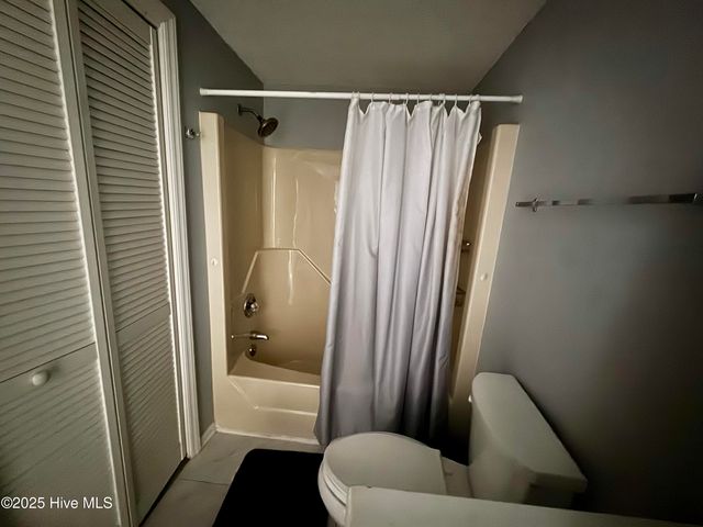 200 Rollins Drive 51, Greenville, NC 27834