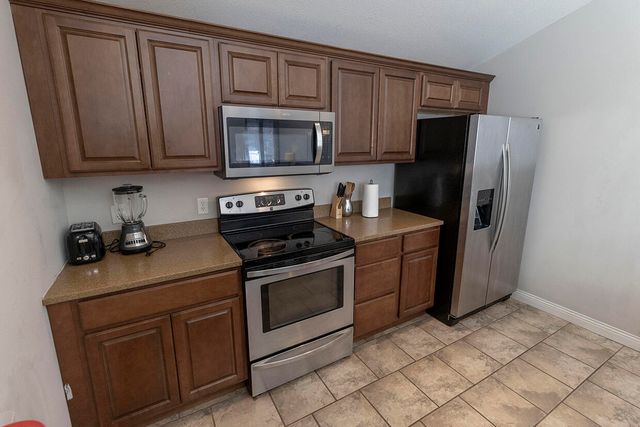 1415 PARIS RD A, Columbia, MO 65201