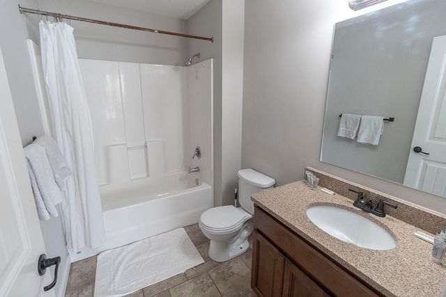 1415 PARIS RD A, Columbia, MO 65201