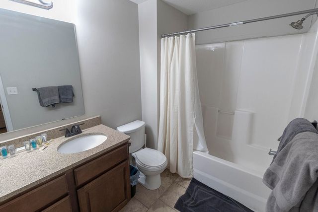 1415 PARIS RD A, Columbia, MO 65201