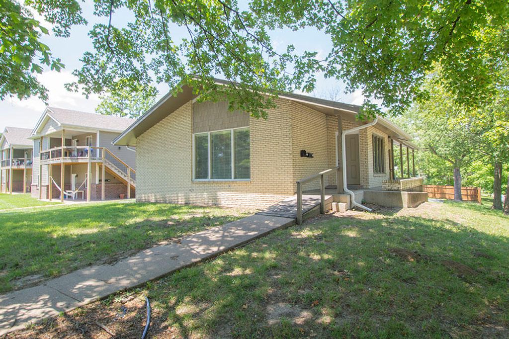 1415 PARIS RD A, Columbia, MO 65201