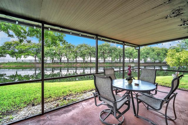 7702 NW 60th St, Tamarac, FL 33321