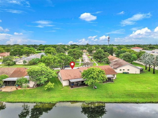 7702 NW 60th St, Tamarac, FL 33321