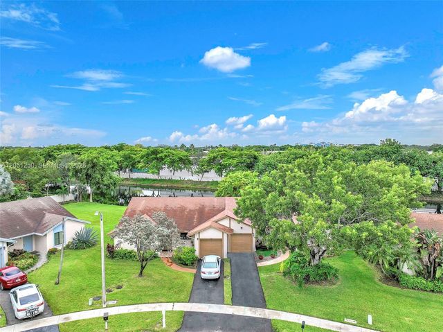 7702 NW 60th St, Tamarac, FL 33321