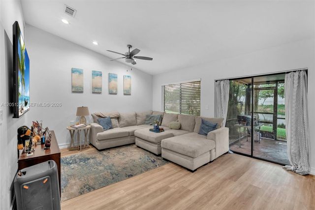 7702 NW 60th St, Tamarac, FL 33321