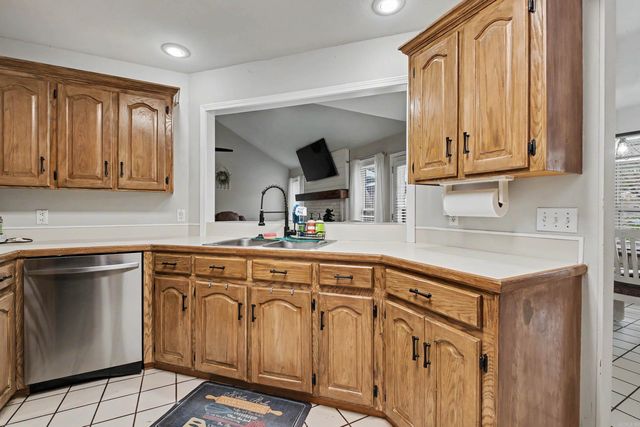 8 JONATHAN Drive, Conway, AR 72032