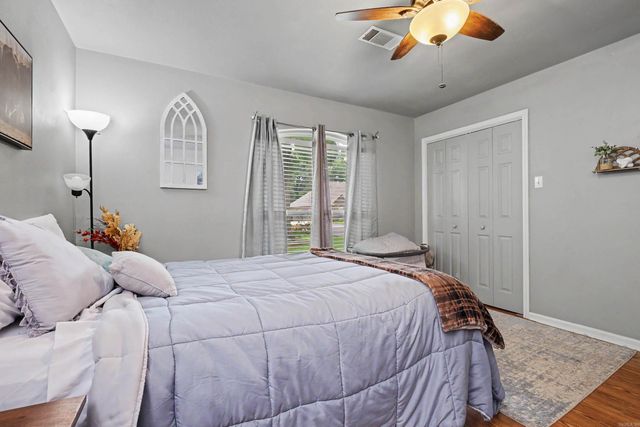 8 JONATHAN Drive, Conway, AR 72032