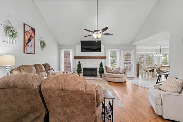 8 JONATHAN Drive, Conway, AR 72032