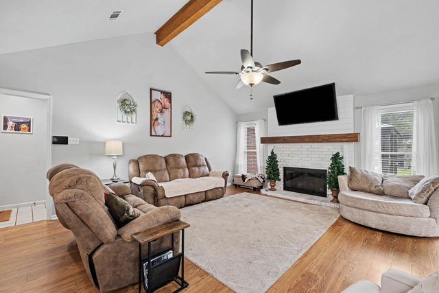 8 JONATHAN Drive, Conway, AR 72032