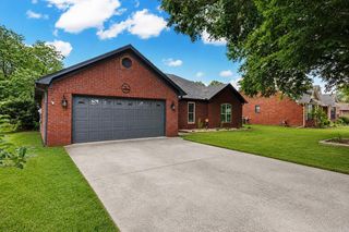 8 JONATHAN Drive, Conway, AR 72032