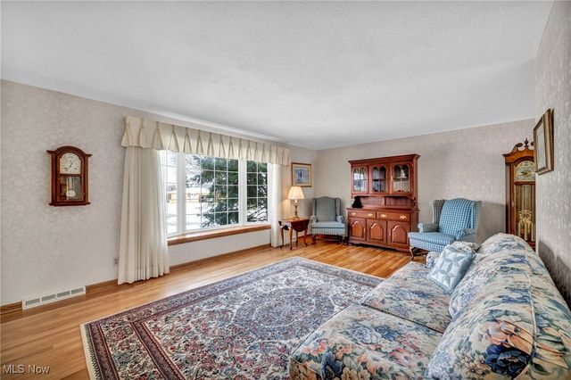 7257 Barton Circle, Parma, OH 44129