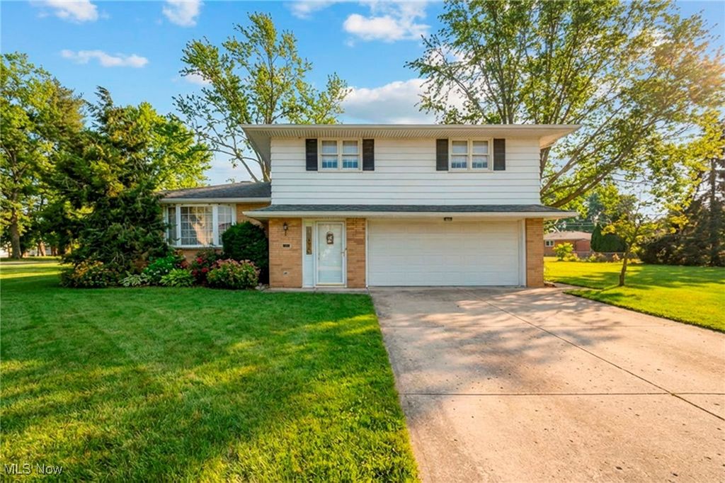 7257 Barton Circle, Parma, OH 44129