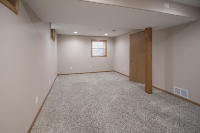 631 17th Avenue NW, New Brighton, MN 55112