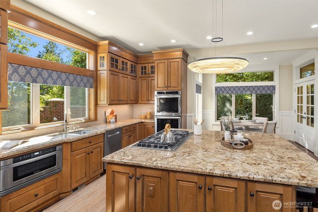 805 92nd Avenue NE, Bellevue, WA 98004