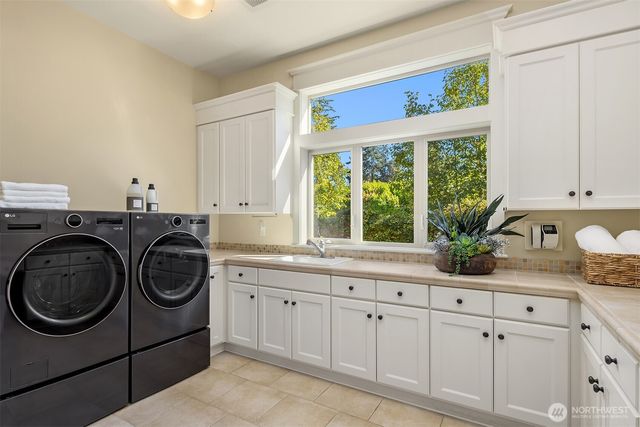 805 92nd Avenue NE, Bellevue, WA 98004