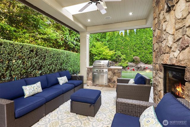 805 92nd Avenue NE, Bellevue, WA 98004