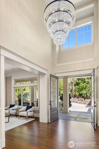 805 92nd Avenue NE, Bellevue, WA 98004