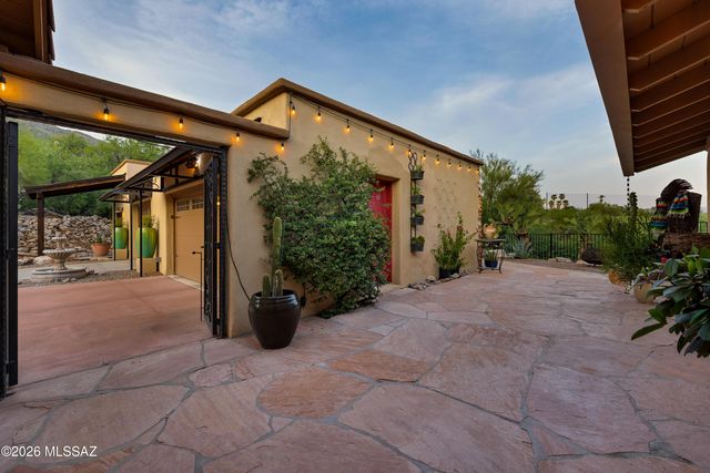 5226 E Mission Hill Drive, Tucson, AZ 85718