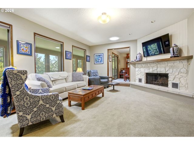 1511 WOODLAND Ter, Lake Oswego, OR 97034