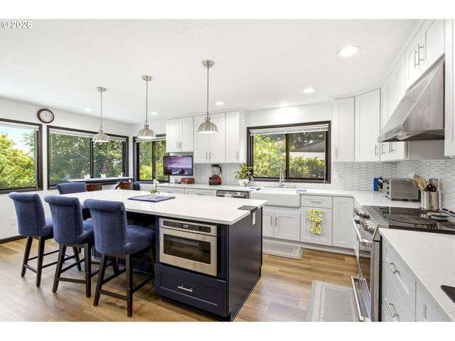 1511 WOODLAND Ter, Lake Oswego, OR 97034