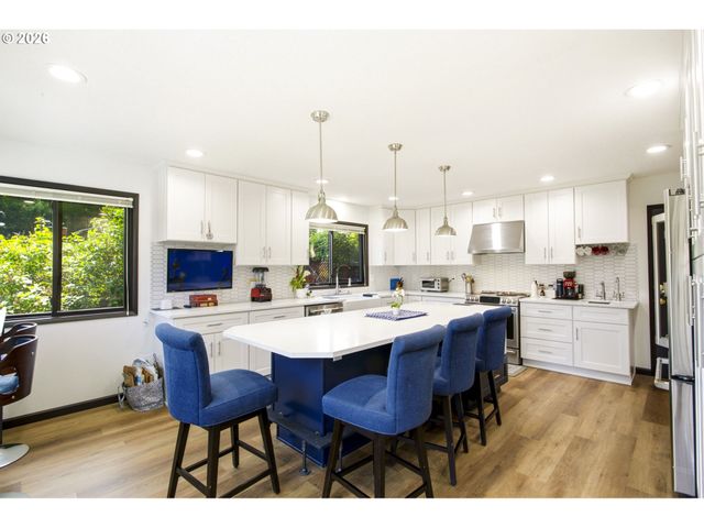 1511 WOODLAND Ter, Lake Oswego, OR 97034