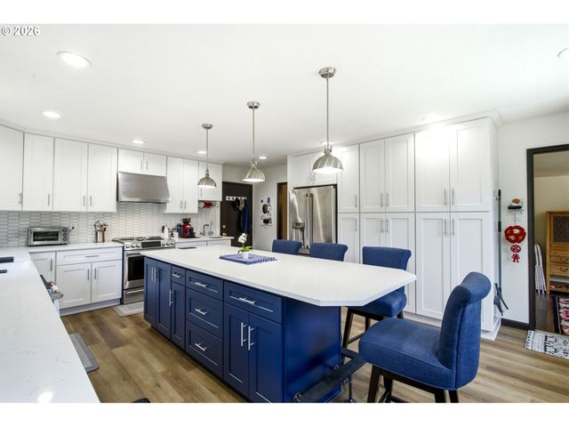 1511 WOODLAND Ter, Lake Oswego, OR 97034