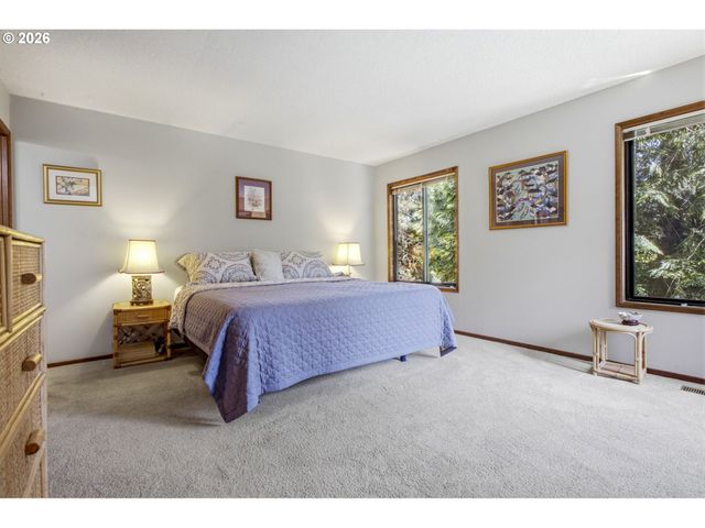 1511 WOODLAND Ter, Lake Oswego, OR 97034