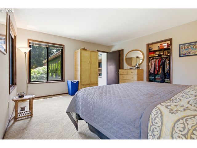 1511 WOODLAND Ter, Lake Oswego, OR 97034
