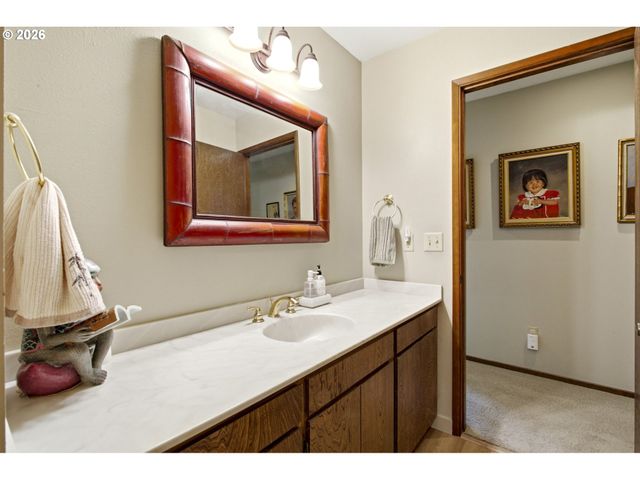 1511 WOODLAND Ter, Lake Oswego, OR 97034