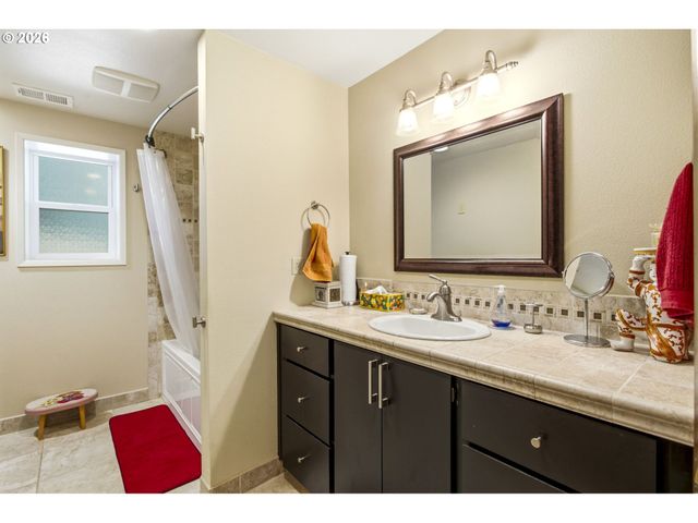 1511 WOODLAND Ter, Lake Oswego, OR 97034