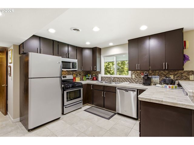 1511 WOODLAND Ter, Lake Oswego, OR 97034