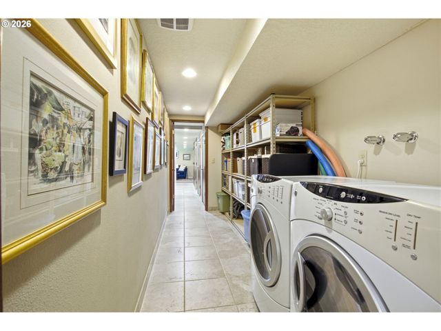 1511 WOODLAND Ter, Lake Oswego, OR 97034