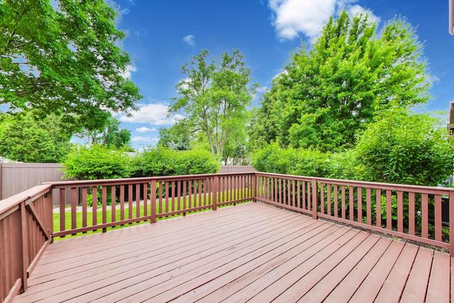 101 Indian Trail, Westmont, IL 60559