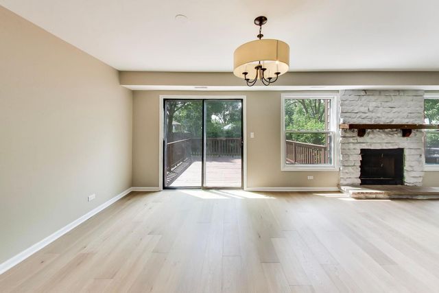 101 Indian Trail, Westmont, IL 60559
