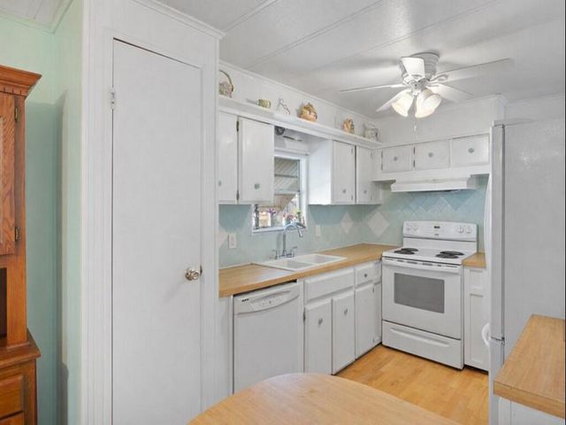 8 Novedades, Port St. Lucie, Port St Lucie, FL 34952