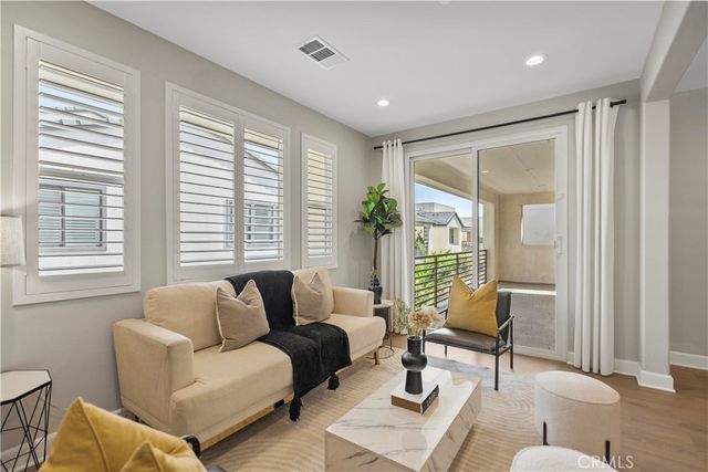 370 Sawbuck, Irvine, CA 92618