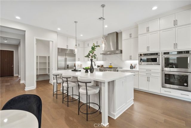 370 Sawbuck, Irvine, CA 92618