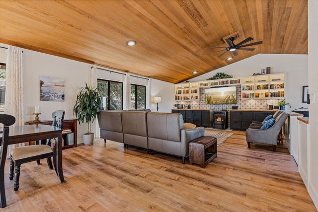 413 Orchard Ct, Auburn, CA 95603