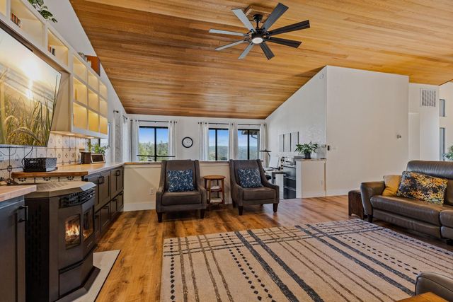 413 Orchard Ct, Auburn, CA 95603