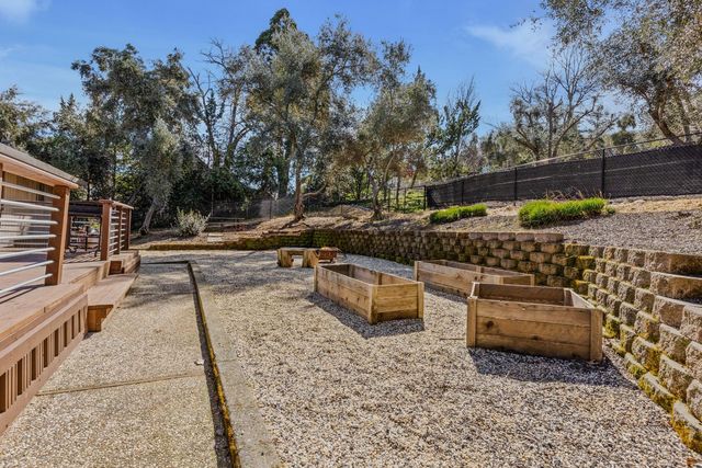 413 Orchard Ct, Auburn, CA 95603