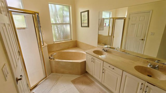 5880 NW 121 Avenue, Coral Springs, FL 33076