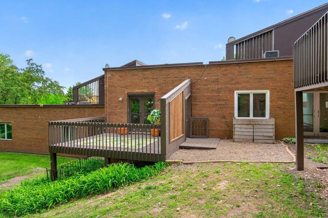 350 Oakwood Drive 9, New Brighton, MN 55112