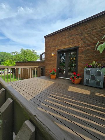 350 Oakwood Drive 9, New Brighton, MN 55112