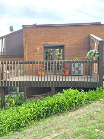 350 Oakwood Drive 9, New Brighton, MN 55112