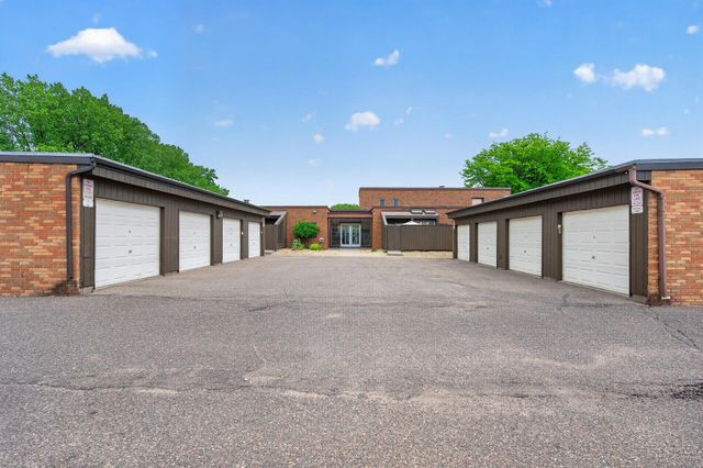350 Oakwood Drive 9, New Brighton, MN 55112