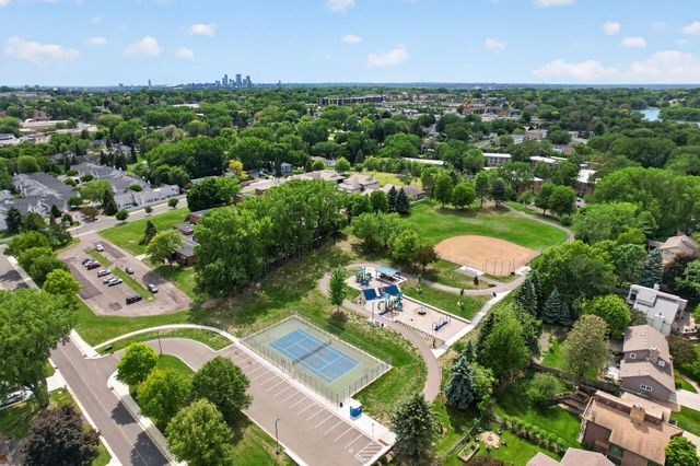 350 Oakwood Drive 9, New Brighton, MN 55112