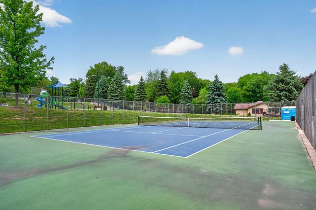 350 Oakwood Drive 9, New Brighton, MN 55112