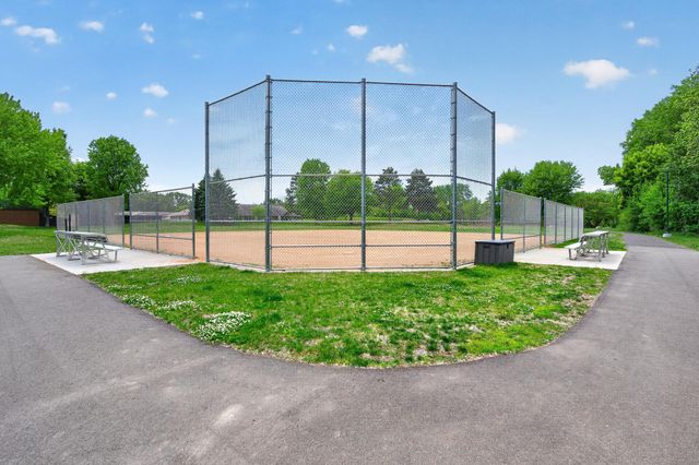 350 Oakwood Drive 9, New Brighton, MN 55112
