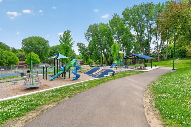 350 Oakwood Drive 9, New Brighton, MN 55112